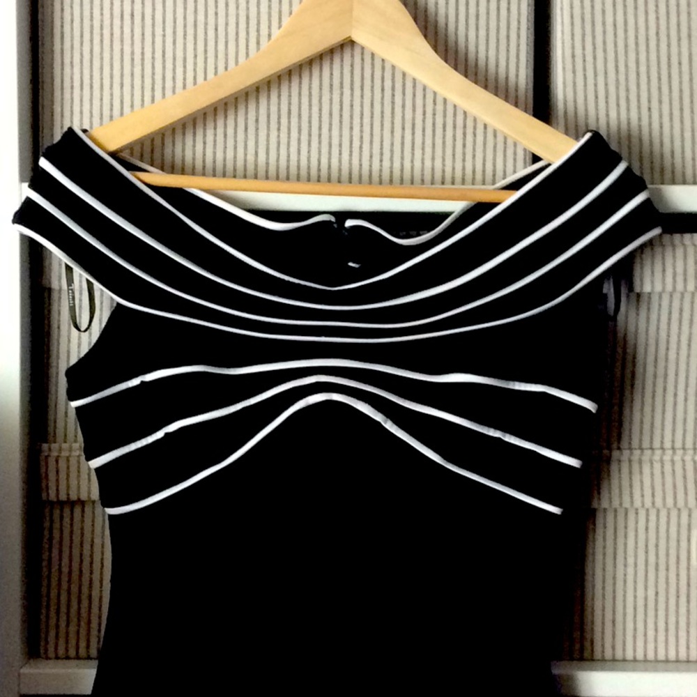 Tadashi black/white gown XS - BNWT